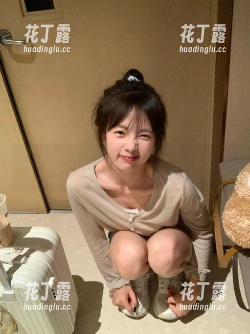 Callmecandy 微密圈 - 艺术与性感并存:Callmecandy黑丝作品集精彩回顾.txt