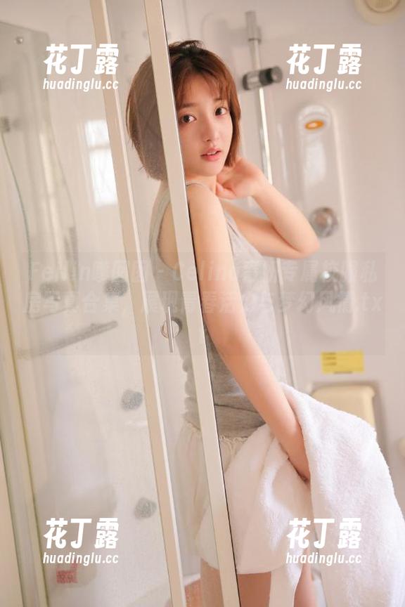 Feilin嗲囡囡 - Celina青妍专属校服私房写真合集，展现青春活力与梦幻风情.txt