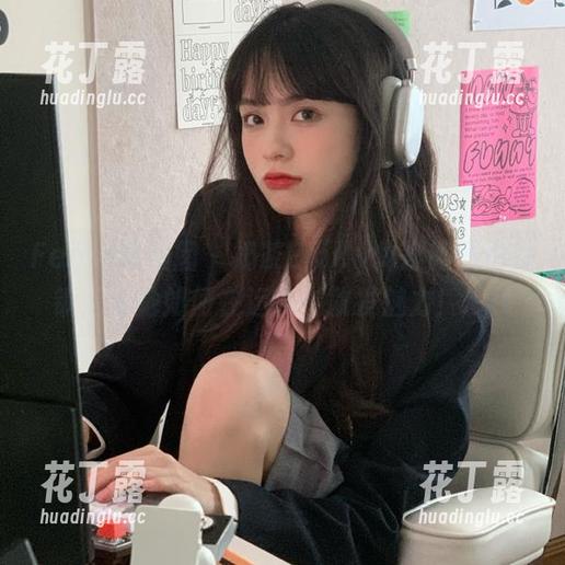 Feilin嗲囡囡 - 奶茶Emily体操服图包解锁：看她如何在运动中散发魅力！.txt