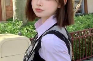 Feilin嗲囡囡 - 在方绮言Ayaka女友图集中，体验每一幅图像的魅力，全部免费获取！.txt