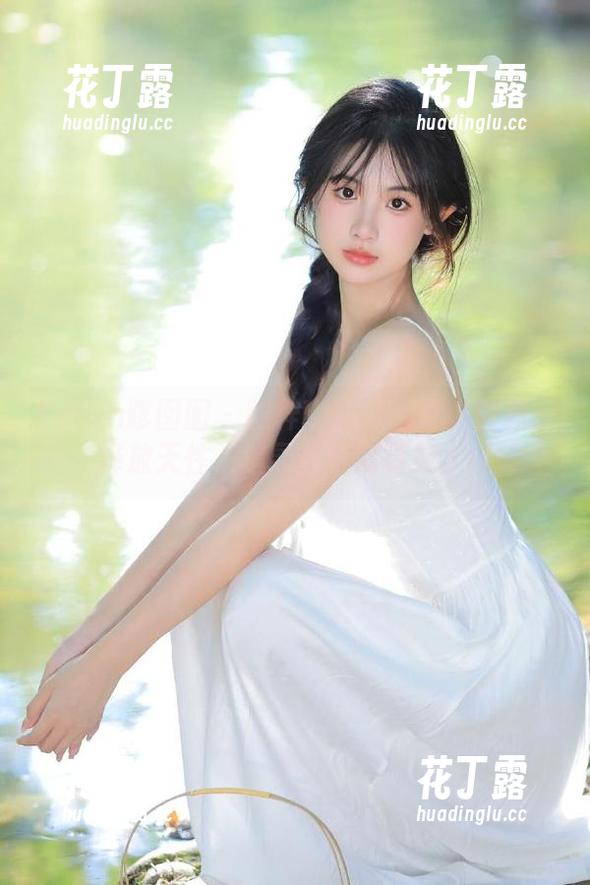 Feilin嗲囡囡 - 陆梓琪的裸足写真图册：释放天性，追寻生活的真谛.txt