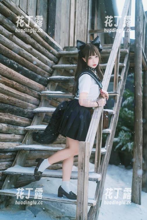 GIRLT果团网 - 黄歆苑黑丝写真套图，展现时尚与个性的独特表达.txt