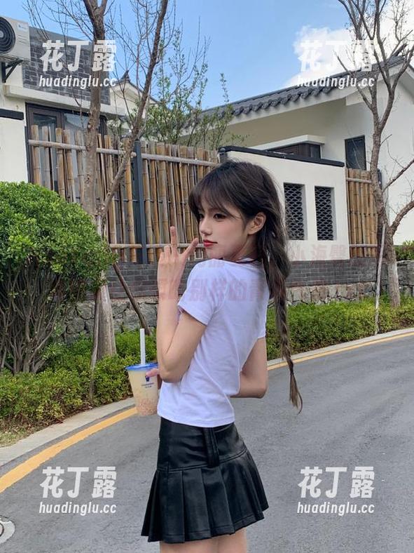 HuaYang花漾-小海臀 HuaYang花漾 - 绚丽夏日,小海臀的写真图册让你领略别样的青春气息.txt