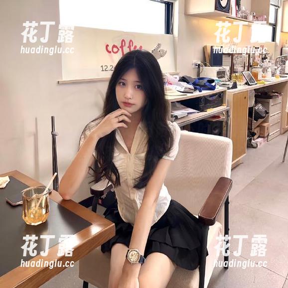HuaYang花漾 - 夏日阳光下的白茹雪Abby泳池写真，套图合集尽显迷人姿态.txt