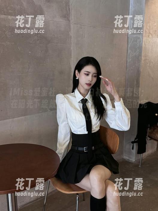 IMiss爱蜜社 - 温心怡白衬衫写真套图：在阳光下绽放的青春气息，艺术作品的完美呈现.txt