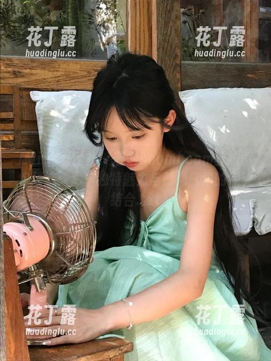 IMiss爱蜜社 - 若彤boomboom丝袜图包精选：尽享独特魅力与时尚气息的完美结合.txt