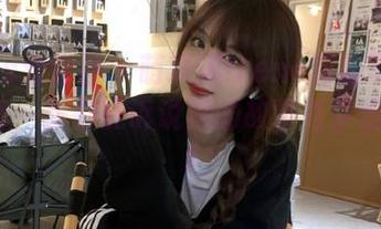 IMiss爱蜜社 - 萌琪琪Irene制服写真图册：每一张都在诉说她的故事与梦想！.txt
