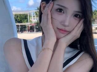 IMiss爱蜜社 - 萌白酱婚纱精选作品集：这婚纱真香，但不如她的笑容吸引！.txt