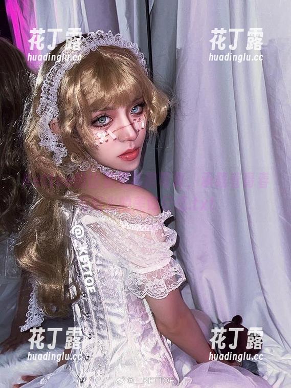 Kettoe的比基尼私房写真，承载着青春与阳光的美好记忆.txt