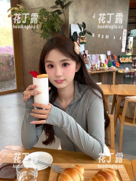MFStar模范学院 - 免费获取萌琪琪Irene蕾丝风格写真作品，感受每一帧的独特艺术气息.txt