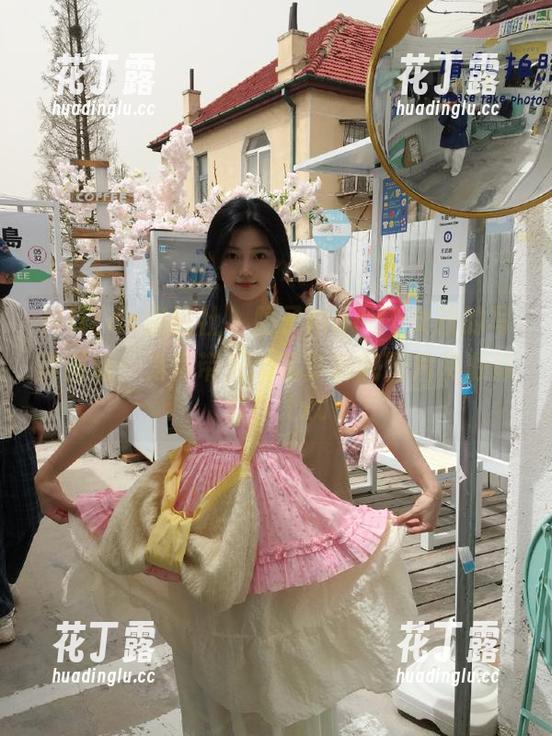 MiiTao蜜桃社-陌子Mandy MiiTao蜜桃社 - 陌子Mandy女孩的写真画卷:为你带来丰富多彩的图片资源体验!.txt