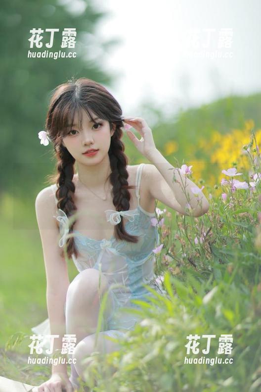 MintYe薄荷叶-何梦兮Stacy MintYe薄荷叶 - 走进何梦兮Stacy的眼镜艺术:精选写真图库展现多样时尚风格.txt