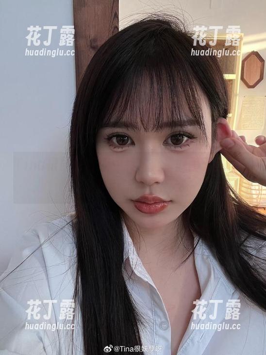 Tina很妖孽呀 Tina很妖孽呀职业装写真,原图无圣光打造时尚新视野.txt