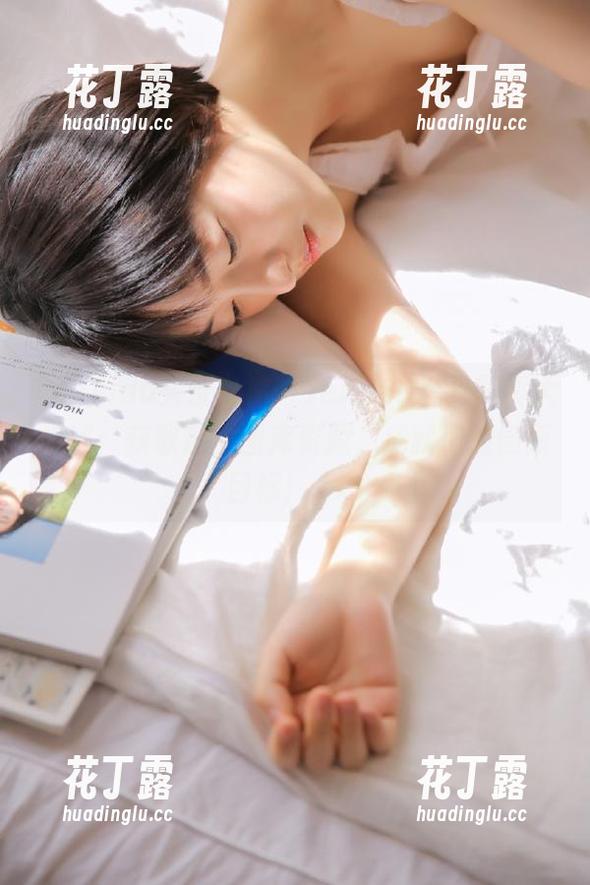 TouTiao头条女神 - JennyR健身写真大揭秘：获取最全图库资源，成就你的健康目标！.txt