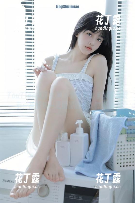 TouTiao头条女神 - 穆菲菲水手服图集展示：感受每一张原图的动人瞬间.txt