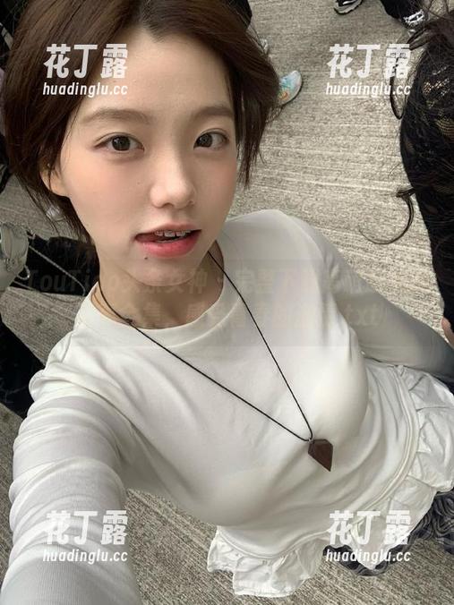 TouTiao头条女神 - 完整下载高萌萌美腿写真全集，感受青春的激情.txt