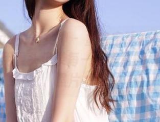 TouTiao头条女神 - 鱼宝宝精彩裸足写真合集：用镜头记录每一个美丽瞬间的精致照片.txt