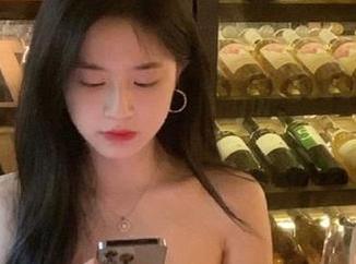 UGirls尤果网 - 孟思雨短裙写真：一组惊艳动人的套图，让人心跳加速！.txt