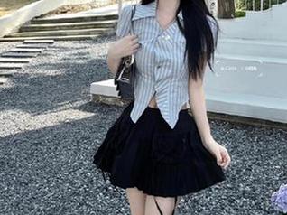 UGirls尤果网 - 花瓣与蕾丝交融，曼妮儿的全套图集为生活添上一抹色彩。.txt