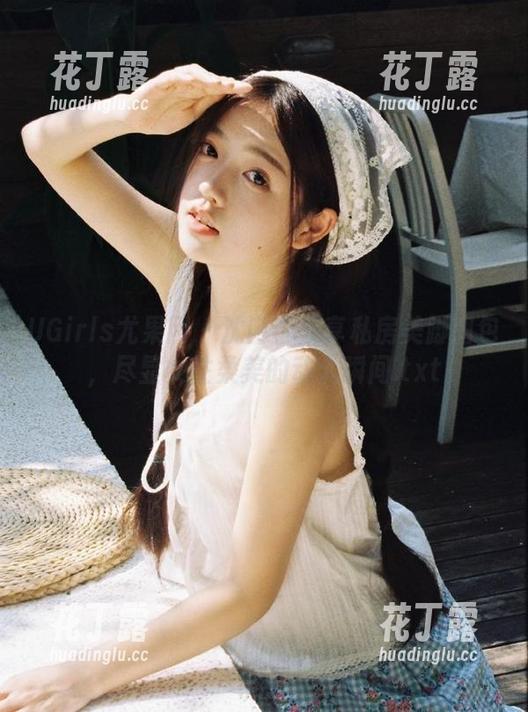 UGirls尤果网 - 沈诺馨分享私房美脚图包，尽显女性柔美的动人瞬间.txt