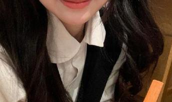 UGirls尤果网 - 田慕儿的浪漫秘书写真集：分享她如何用艺术捕捉时间的美丽.txt