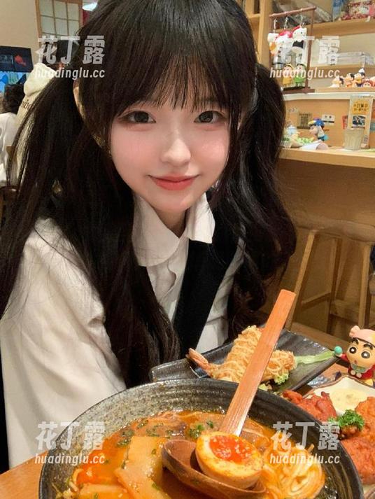 UGirls尤果网 - 田慕儿的浪漫秘书写真集：分享她如何用艺术捕捉时间的美丽.txt