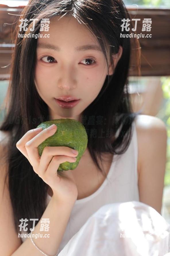 UGirls尤果网-陈柳溪 UGirls尤果网 - 视觉盛宴:陈柳溪女友最新写真图包惊艳上线.txt