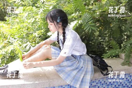 UGirls尤果网-飞Angelababy UGirls尤果网 - 飞Angelababy在阳光沙滩上,展示她私拍的泳衣作品,魅力四射的不一样风景!.txt
