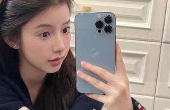 XIAOYU语画界 - 苏曼兮独特视角：黑白私房美图带来无与伦比的视觉盛宴.txt