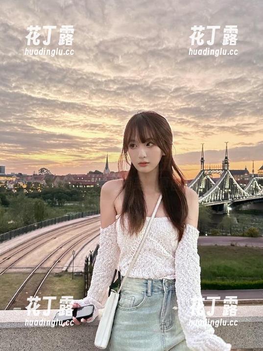 XINGYAN星颜社-韩雨馨 XINGYAN星颜社 - 感受田园魅力:韩雨馨奶牛主题的精美写真图片.txt