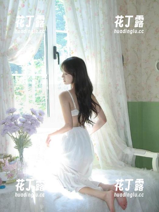 Xiuren秀人网 - 最新分享AngelaLee李玲的校服写真，展现校园青春的魅力与那份纯真的快乐！.txt