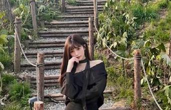 Xiuren秀人网 - Egg尤妮丝内衣艺术图集：每一张照片都是一段故事，精心编织的写真合集让人沉醉.txt