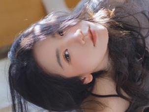 Xiuren秀人网 - 打造完美曲线，Lovely璐璐私房泳衣图片精彩集锦来袭.txt