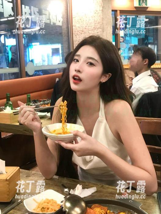 Xiuren秀人网 - 独特视角的黑白摄影，分享严利娅Yuliya原图中的动人故事.txt