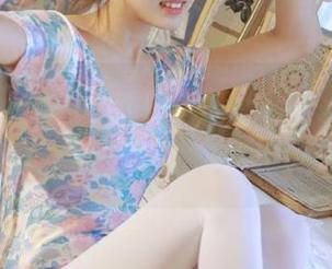 Xiuren秀人网 - 养乐多Doll连衣裙写真全集，原图呈现时尚与个性的完美结合.txt