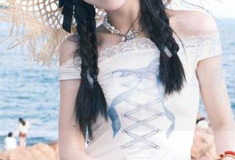 Xiuren秀人网 - 暴露你的好奇心，下载大橘BBKira教室全套写真，感受不一样的美.txt