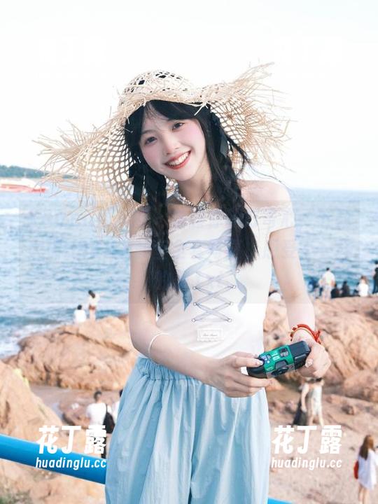 Xiuren秀人网-大橘BBKira Xiuren秀人网 - 暴露你的好奇心,下载大橘BBKira教室全套写真,感受不一样的美.txt