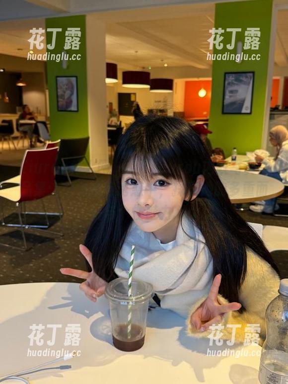 Xiuren秀人网-媃柔rourou Xiuren秀人网 - 媃柔rourou内衣写真作品集:在细腻与诱惑中,探索她的多重面貌与个性魅力.txt