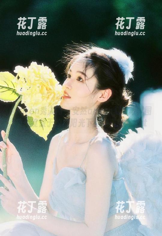 Xiuren秀人网 - 安然anran夏日写真图集：绽放于灼热阳光下的绝美瞬间.txt
