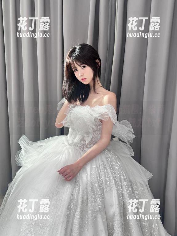 Xiuren秀人网-徐莉芝Botty Xiuren秀人网 - 营造无圣光氛围:徐莉芝Botty与女孩写真中的无尽魅力.txt