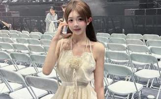 Xiuren秀人网 - 抖娘利世的私人旅拍写真，带你领略摄影的无限魅力.txt