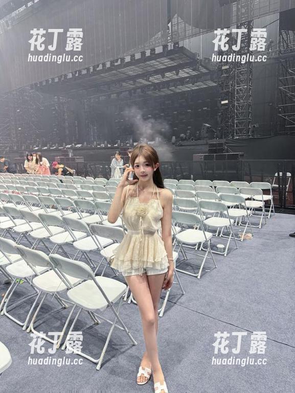 Xiuren秀人网-抖娘利世 Xiuren秀人网 - 抖娘利世的私人旅拍写真,带你领略摄影的无限魅力.txt