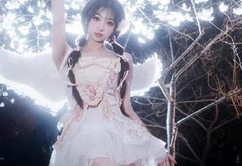 Xiuren秀人网 - 抖娘利世白裙写真作品：在光影中绽放的仙女气质与美丽.txt