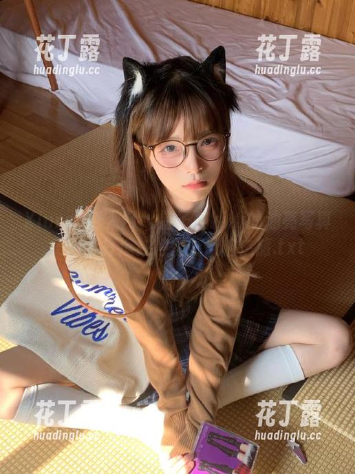 Xiuren秀人网-星子柒kiki Xiuren秀人网 - 星子柒kiki的油亮写真美图,打造独特壁纸风格之旅.txt