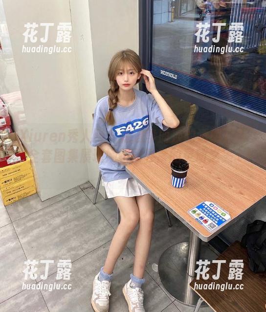 Xiuren秀人网 - 走进李丽莎的透明幻影：全套图集展现她不同寻常的灵动之美.txt