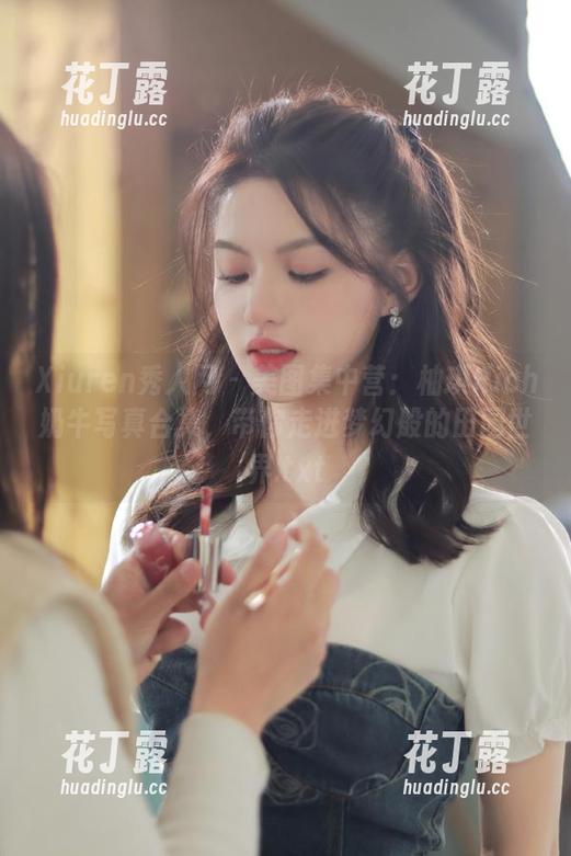 Xiuren秀人网 - 美图集中营：柚琪Rich奶牛写真合集，带你走进梦幻般的田园世界.txt