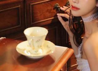 Xiuren秀人网 - 在邹晶晶女王护士写真合集里找到你的灵感，立即下载不会后悔！.txt
