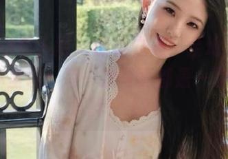 Xiuren秀人网 - 旗袍之美，金幼汐Vivian为你呈现：每一次写真都是一次心灵的沉醉！.txt