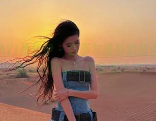 YALAYI雅拉伊 - 游历与摄影的结合：莉娜旅拍图集资源全览.txt