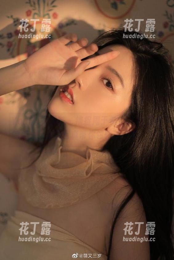 YouMi尤蜜荟 - 捕捉周于希sandy短裙的魅力，精选写真带你领略新视角！.txt
